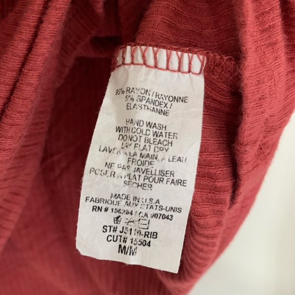 Salmon Highneck Crop - Picture 3 of 4